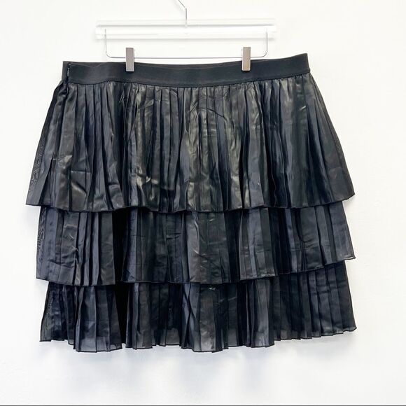 DKNY Jeans Plus Size Three Tiered Pleated Mini Skirt, Black Size 24 - Picture 4 of 9